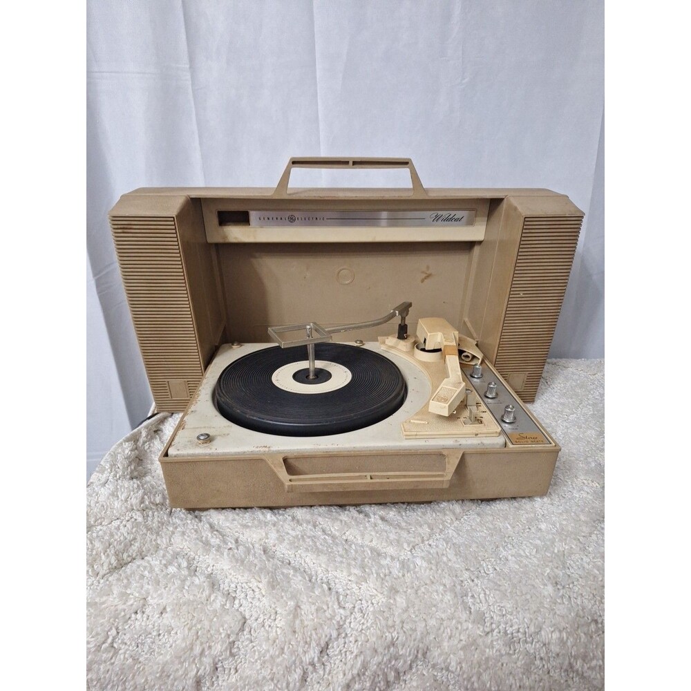General Electric Wildcat Record Player 1960's 1970's Vintage Antique WORKS!!